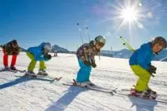 Деца на ски писта в Банско | Лъки Банско СПА & Релакс
