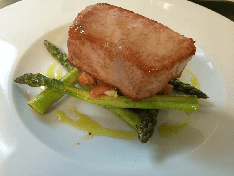 Филе от риба тон с аспержи | Lucky Bansko SPA & Relax