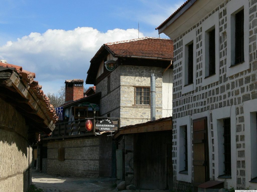 Малка красива улица в Банско