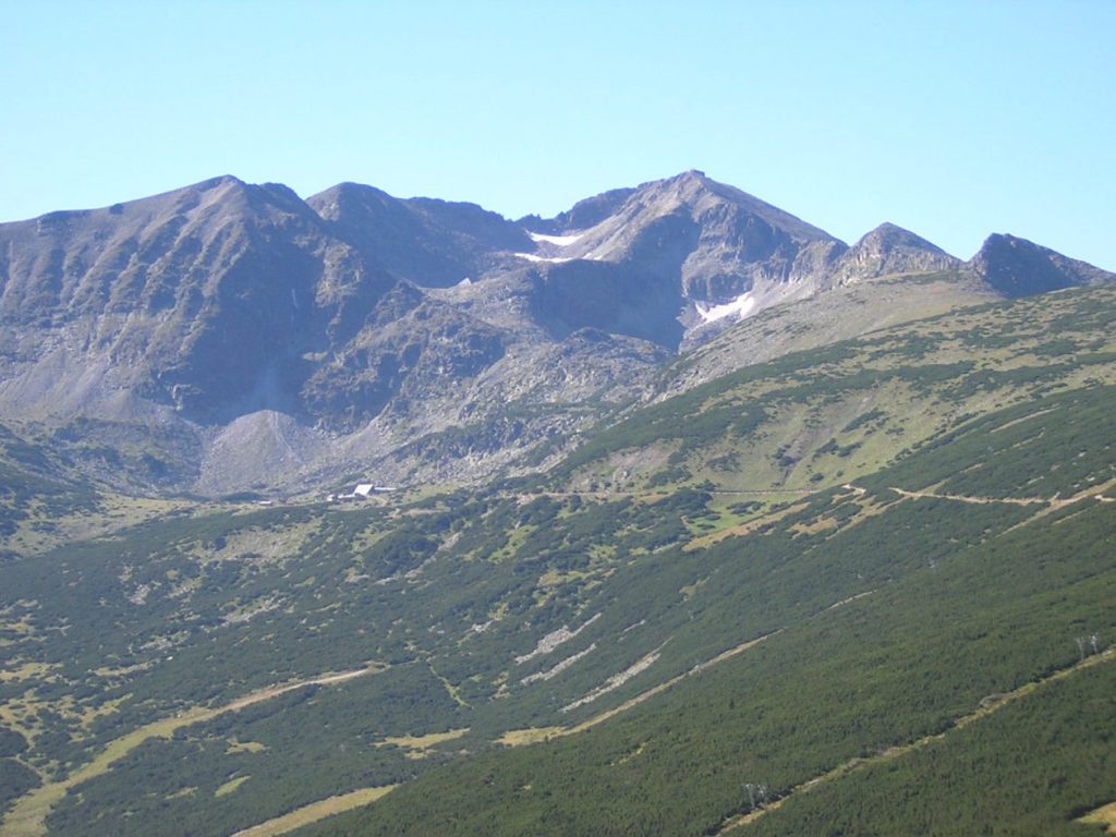 висок планински каменист връх