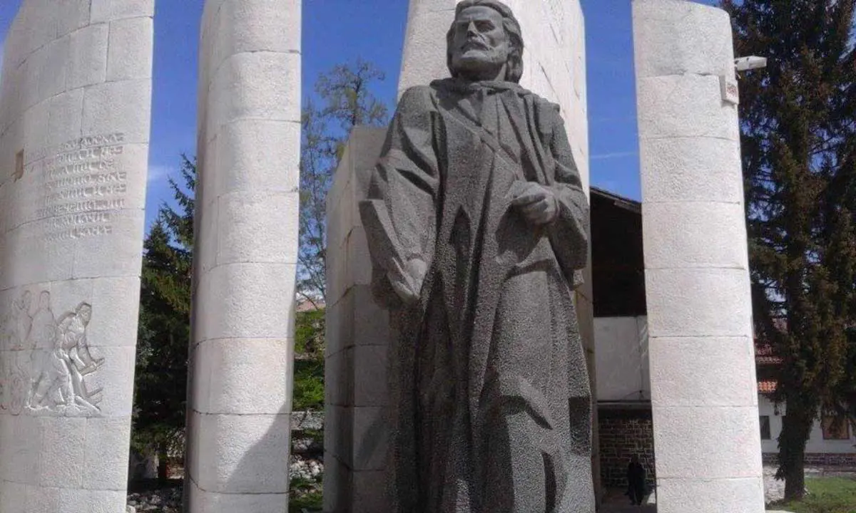 Паметник на Паисий в Банско