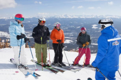 Как се осъществява обучението по каране на ски в Банско?