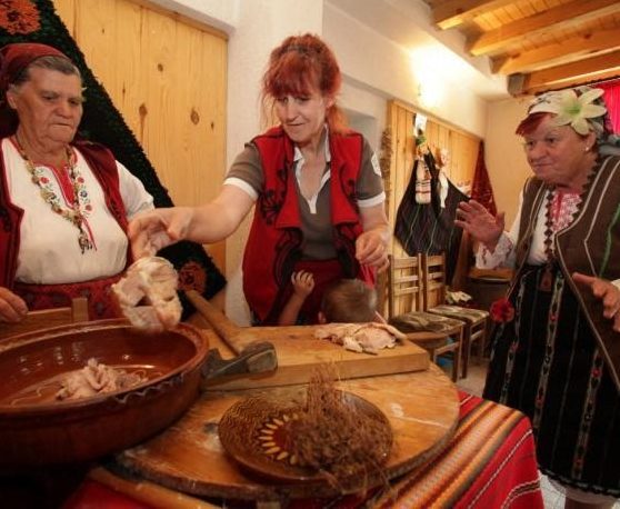Традиции в село Горно Драглище