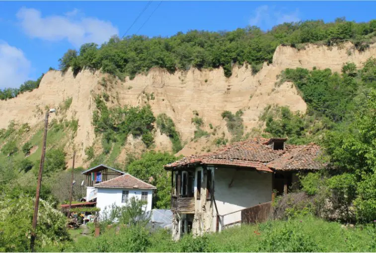 Пясъчният тунел при село Любовище