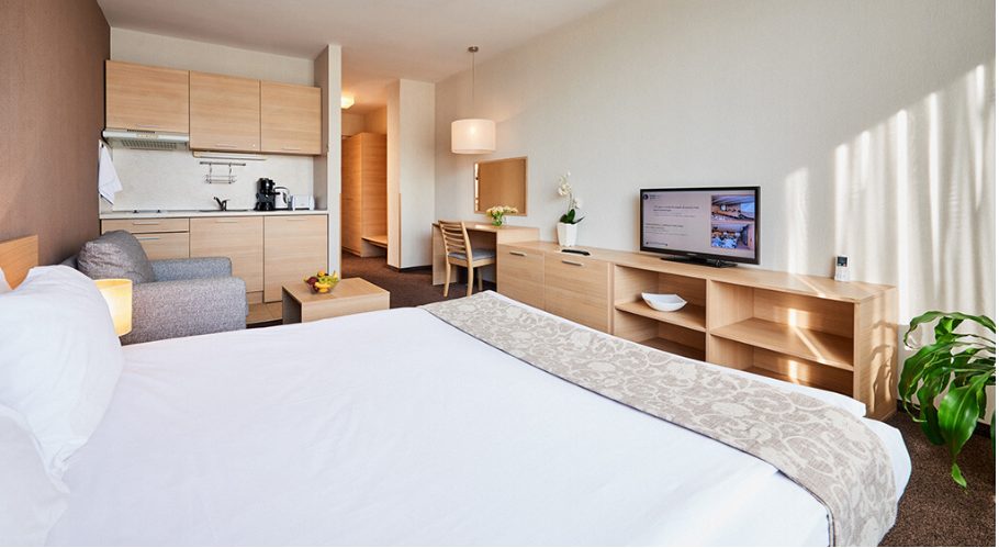 Апартаментите в хотел Лъки Банско са обзаведени с модерни и луксозни мебели