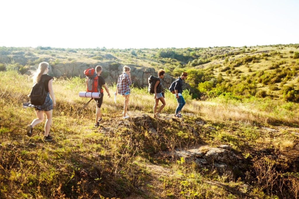 Група приятели на преход в планината